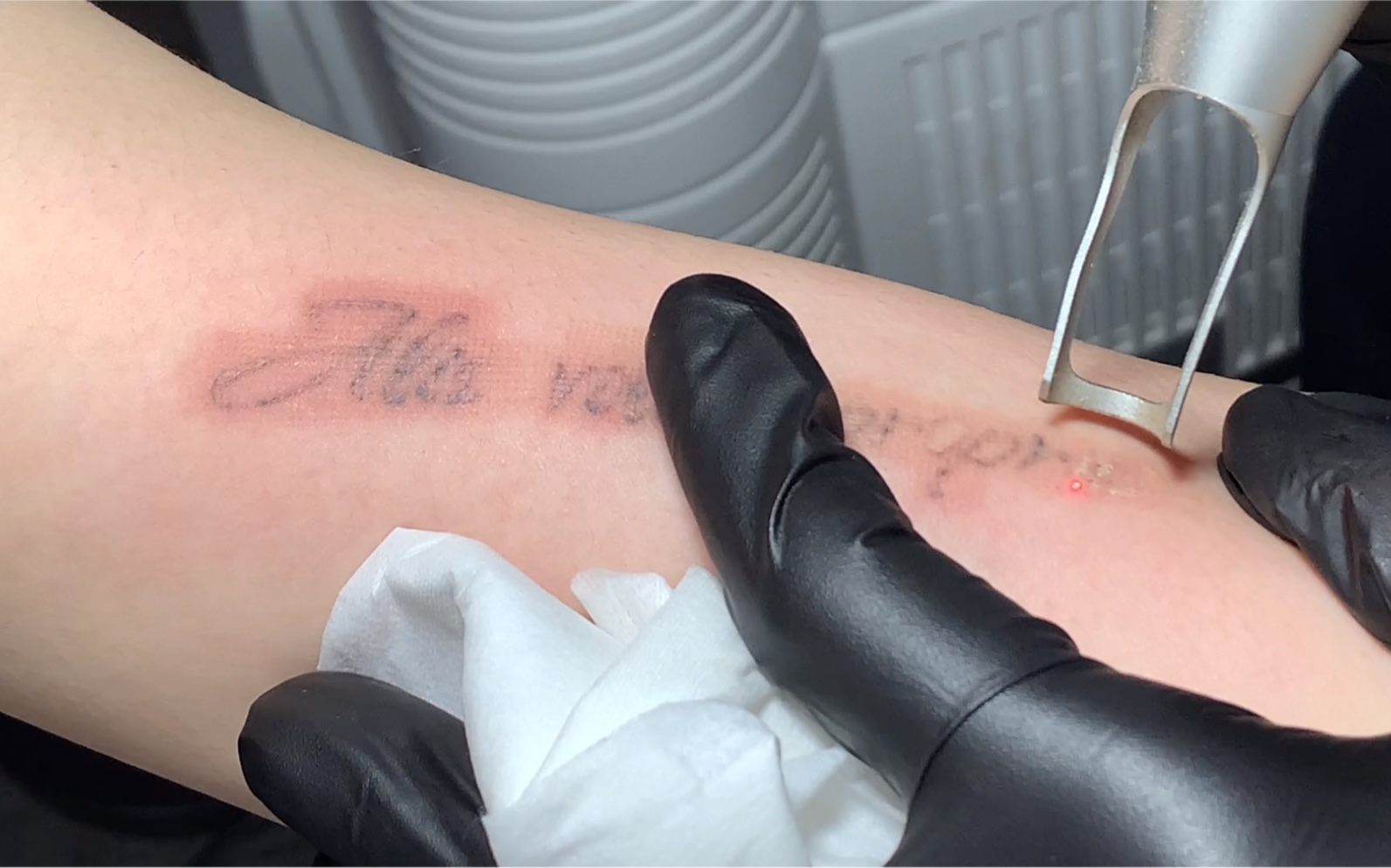 小姐姐当兵洗纹身真实记录 纹身一定要谨慎