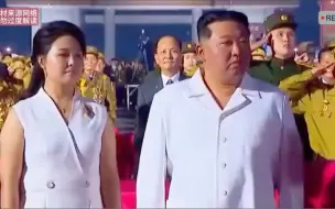 Descargar video: 金正恩向台下深深鞠躬，他是致谢还是道歉呢？