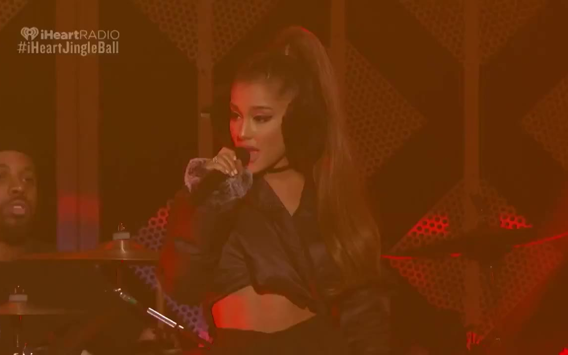 [图]经典/高质量少见现场：Ariana Grande 在 iHeartRadio Jingle Ball演出（2016全场高清）