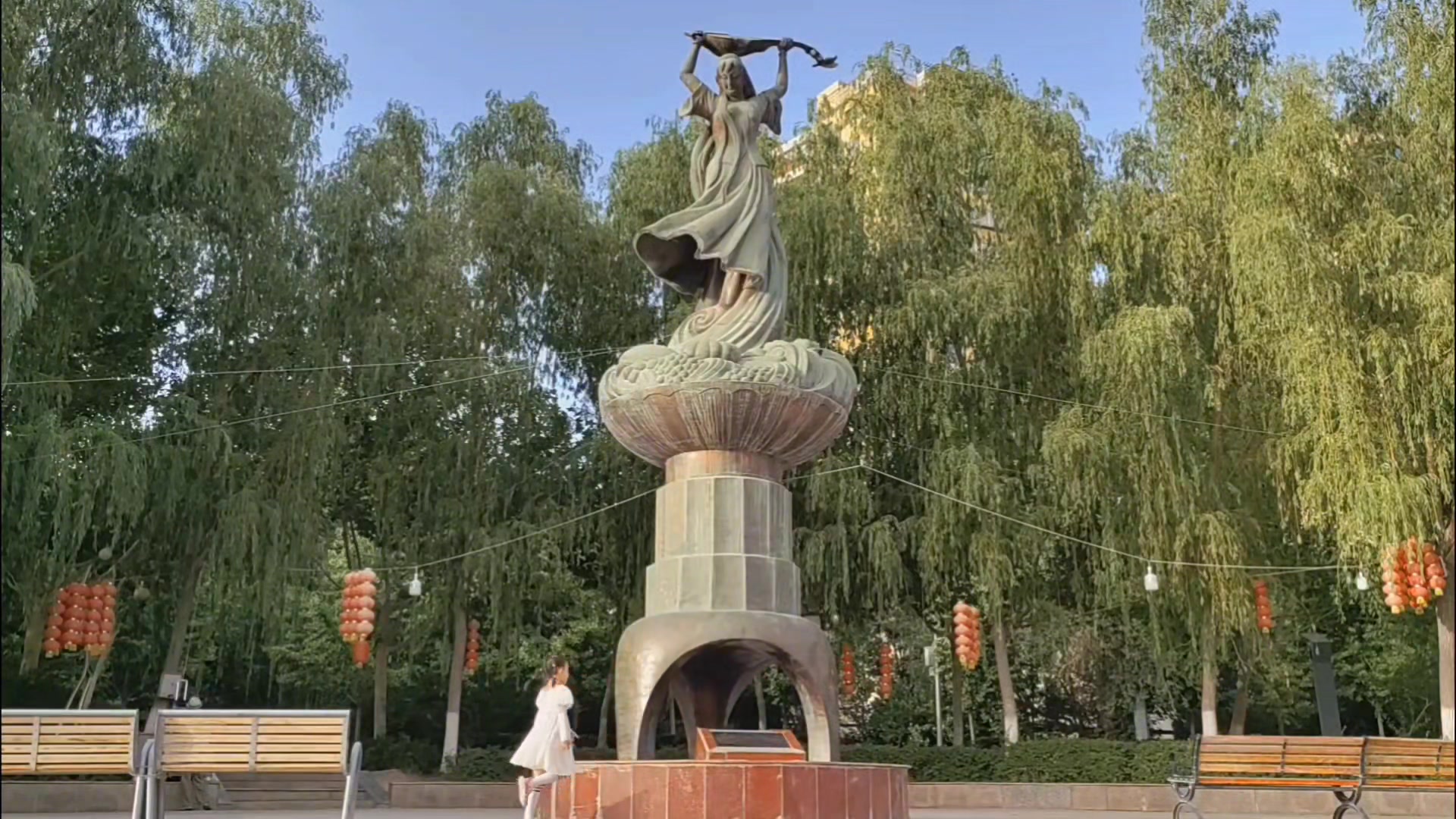 有趣的灵魂总能发现快乐,阿克苏多浪河公园