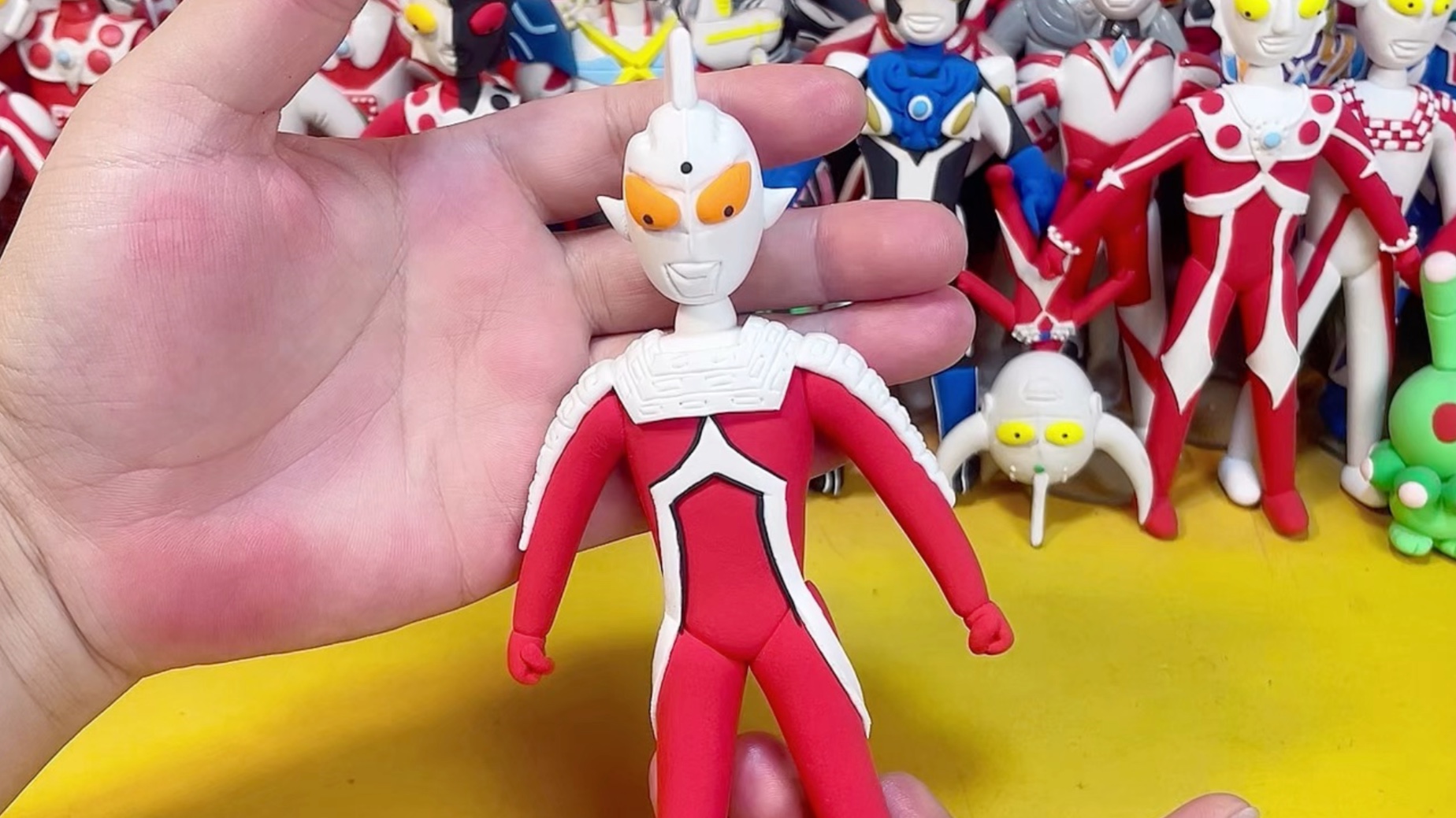 用粘土捏所有人都没见过的假赛文奥特曼