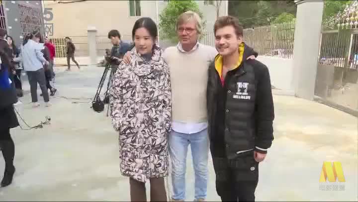 刘亦菲化身农村寡妇 默契搭戏埃米尔·赫斯基