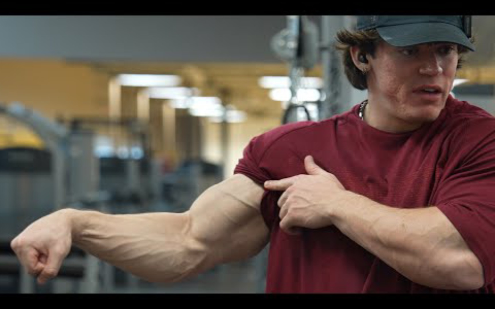 百万健身博主sam sulek冬日增肌系列 肩膀以及前臂 看他视频总能感觉