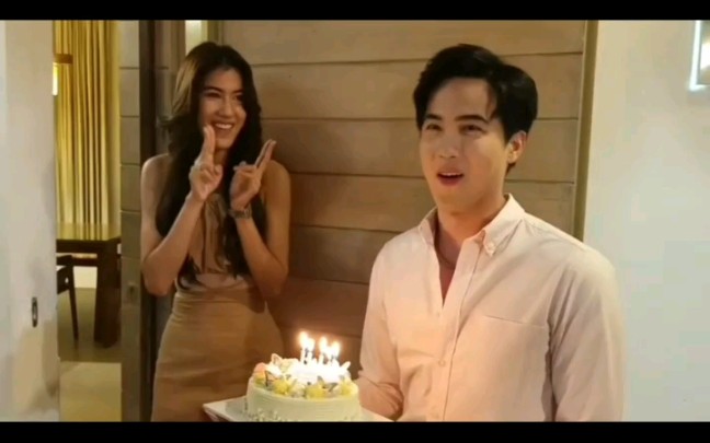 泰星ko为pinkploy送上生日蛋糕