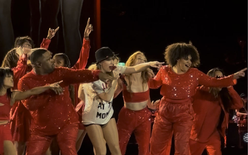 戏精霉妈妈和伴舞团从眼前跑过22