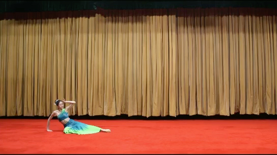 赵铭组合翻跳(高中时候的hhhh)傣族舞 需要音乐的可以私信有完整版