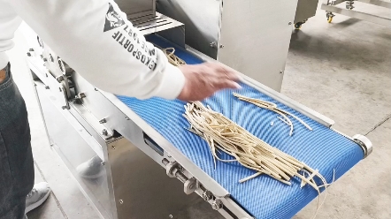 大豆蛋白制品切丝效果不错#拉丝蛋白切丝机#牛板筋切条机#五花肉切条