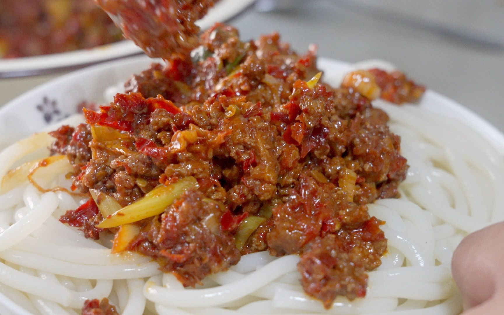 郭北鼻教大家在家也能做的新疆拌米粉香辣又爽口吃的太解馋啦