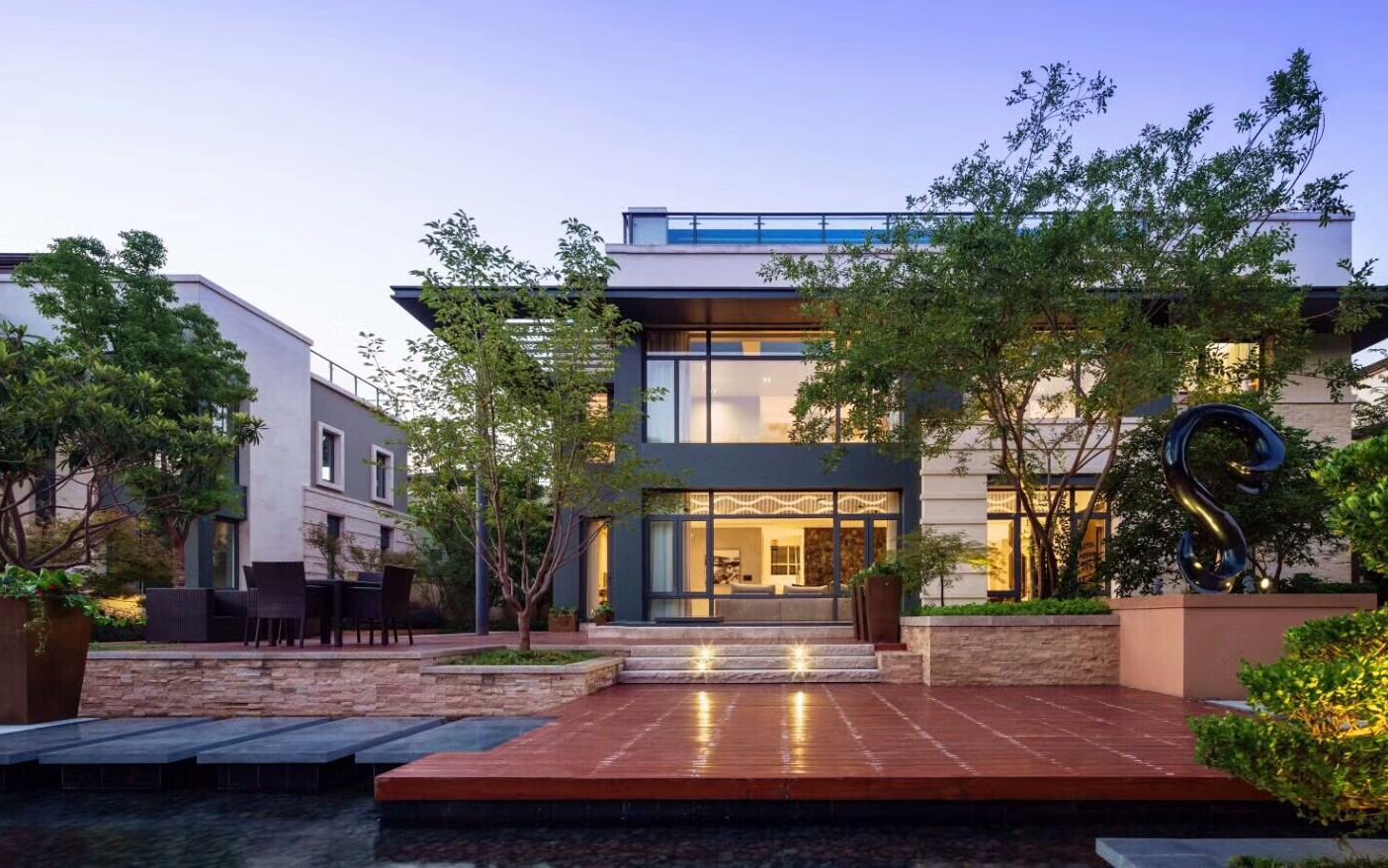 看看真正的豪宅上海顶级富人区独栋泳池大别墅