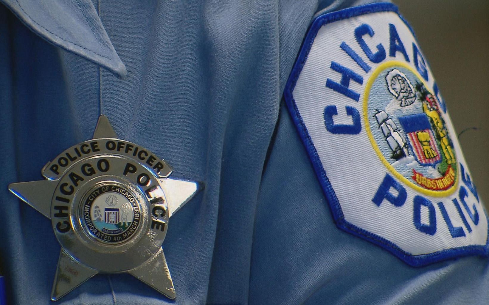 芝加哥街头警察和路人当街拿下黑人