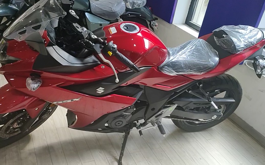 轻骑的小复古还不错,还有红色的gsx250