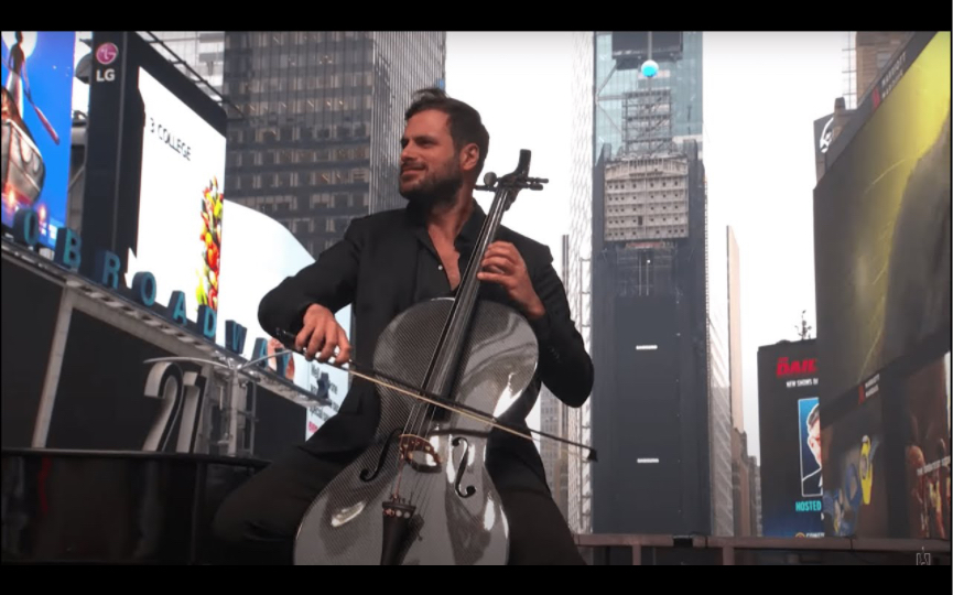 【 斯捷潘·豪瑟 】时代广场的直播秀