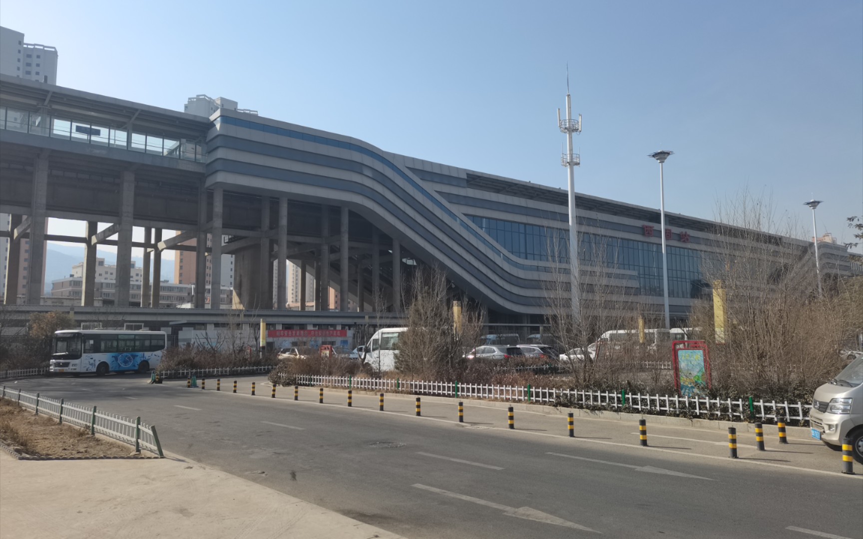 正线停车的高架车站--西固站 c618桶子进站