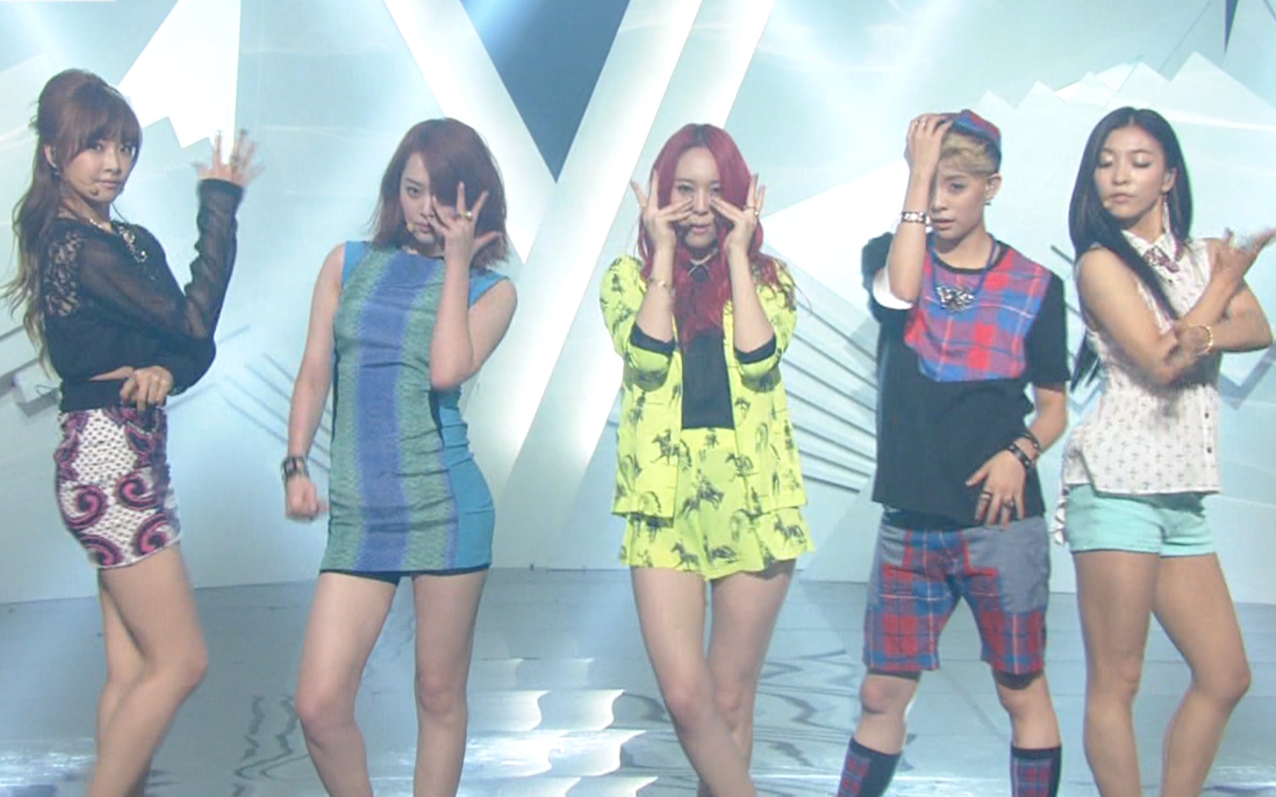 [图]【Live】f(x) 二辑ComeBack「初智齿Rum Pum Pum Pum」130726