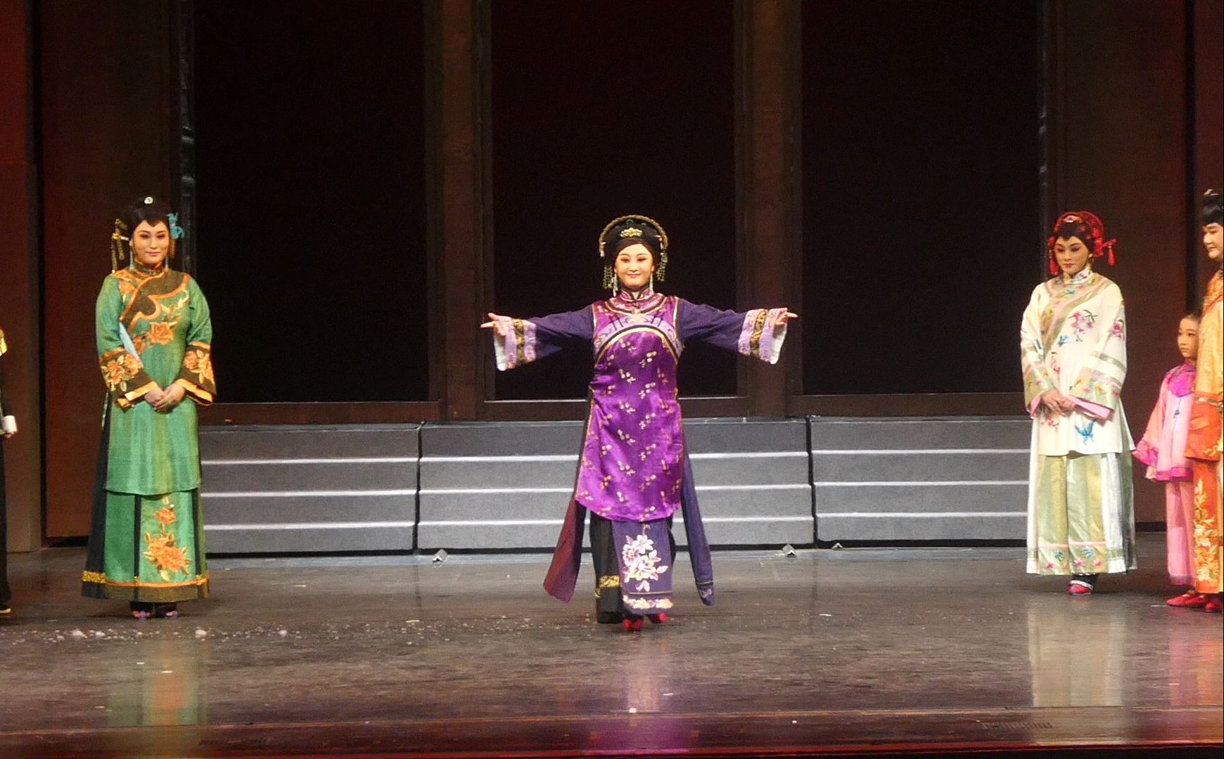 【武汉京剧院|20240511武汉剧院】《三寸金莲》谢幕