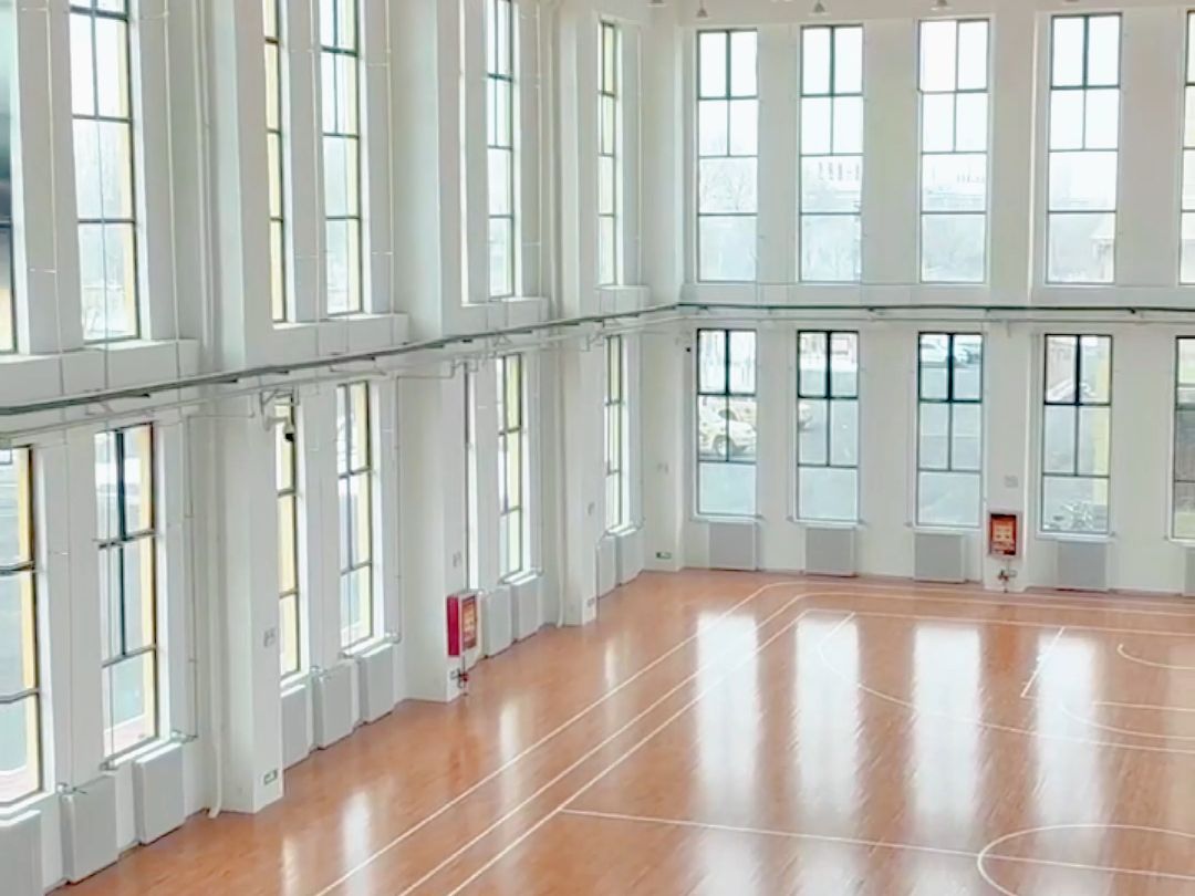 40w装修2000平体育馆