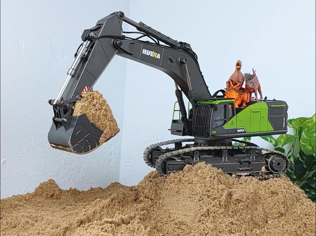 宝宝爱看的挖掘机挖沙子