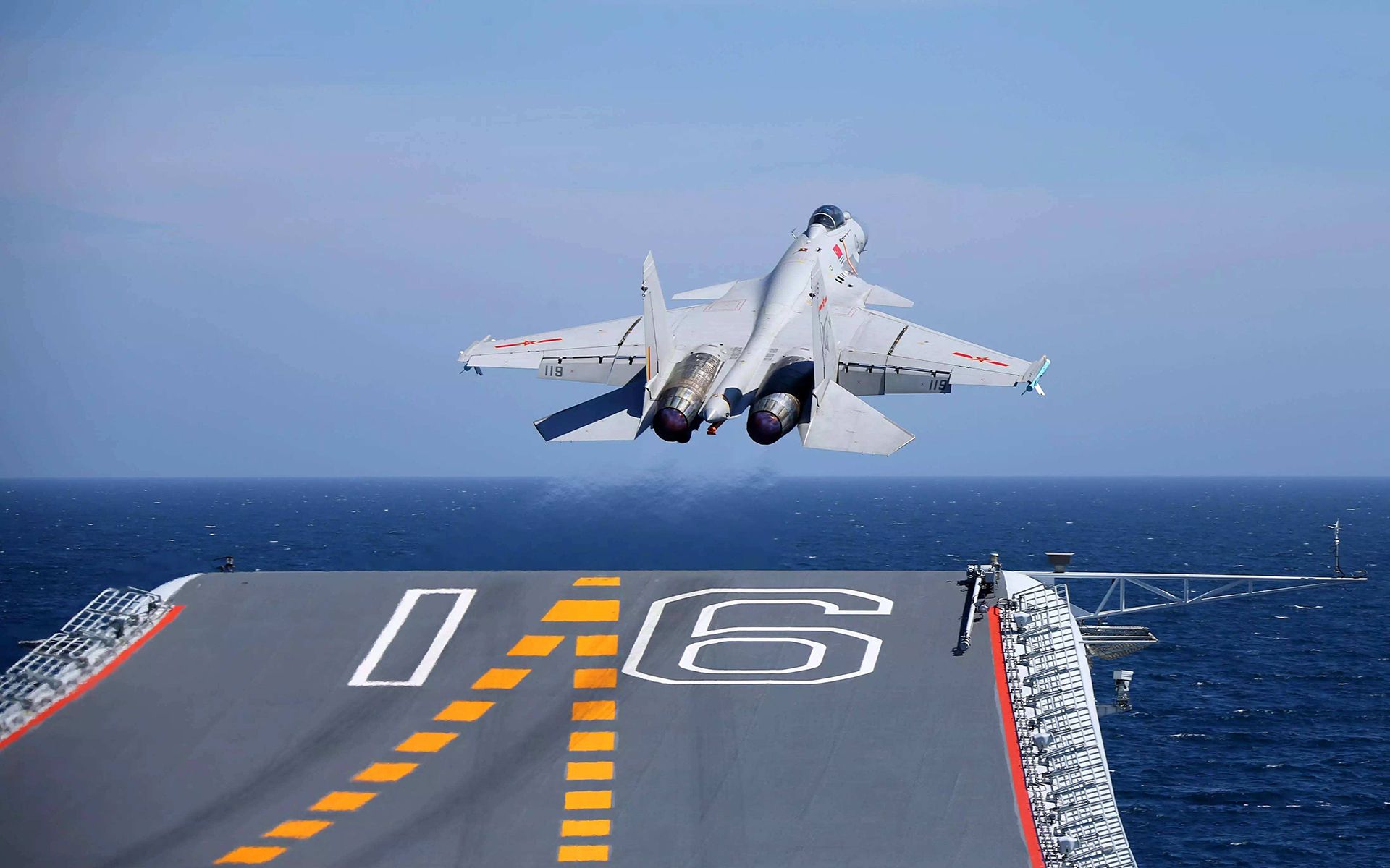 面对美军f35五代隐身舰载机,中国歼15该如何改进?