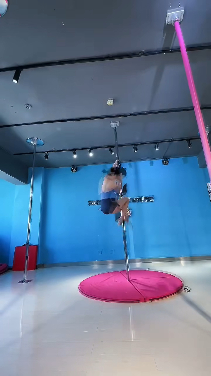 华翎舞蹈钢管舞技巧小视频