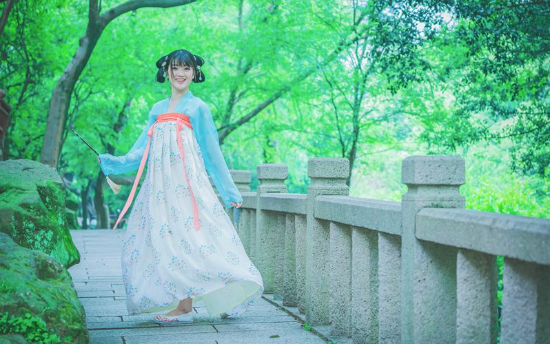 古筝陌上寸草闪光少女插曲春天到了又到了万物复苏的季节