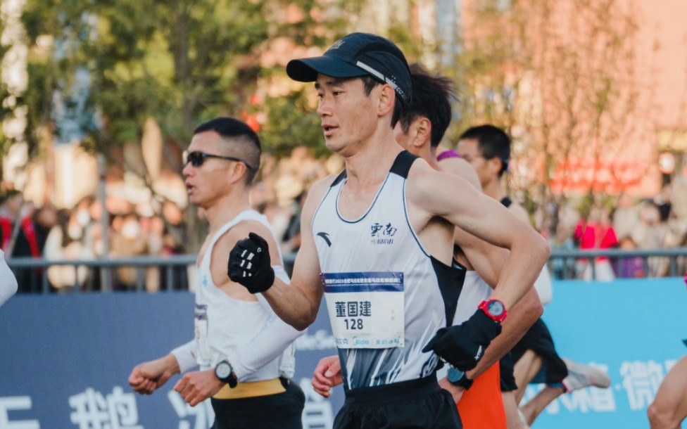 2023合肥马拉松董国建02:10:16 男子组马拉松项目夺冠