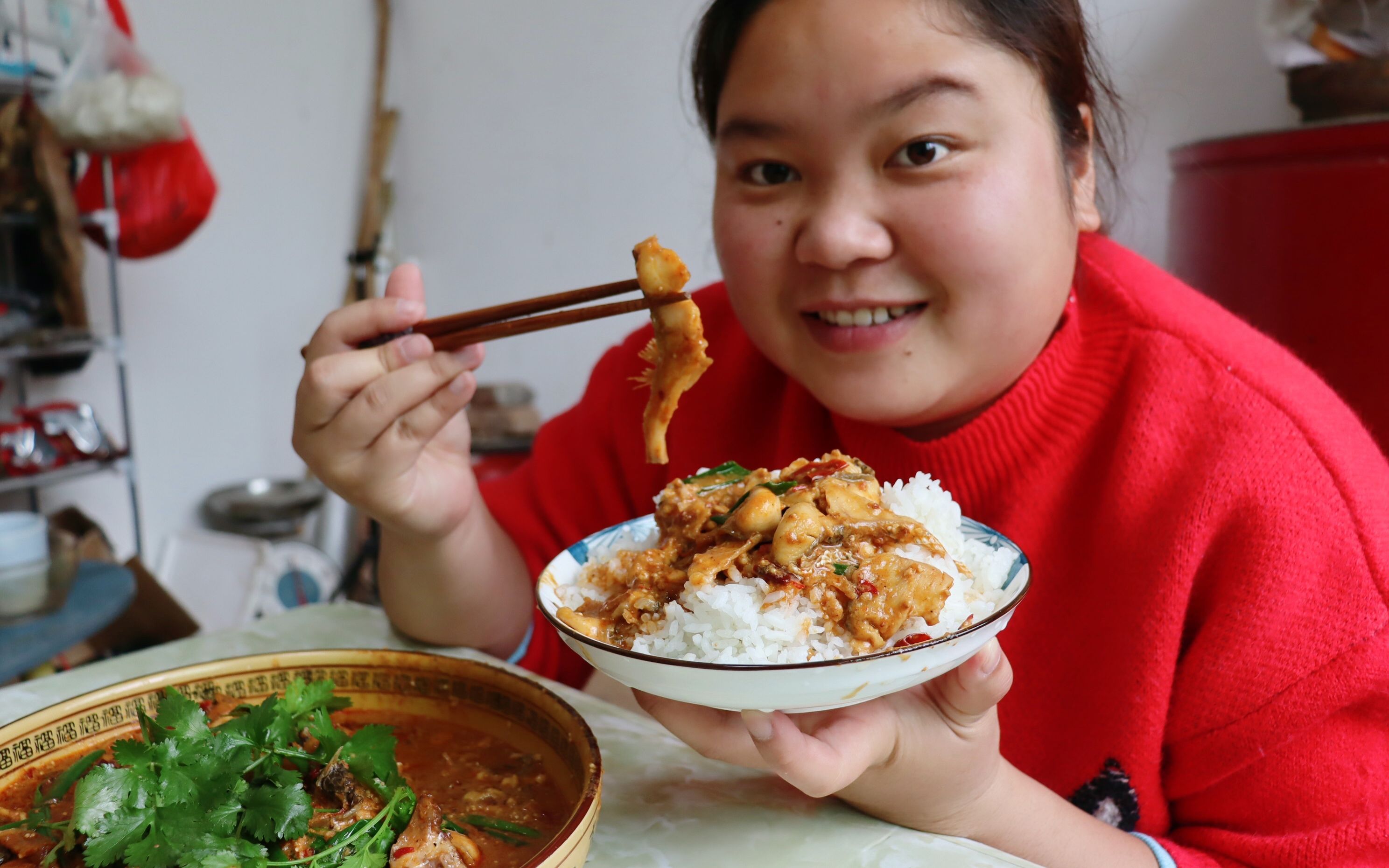 上街买了一条财鱼,小婷回家做红油麻辣财鱼片,鱼汤泡饭太过瘾了哔哩哔哩bilibili