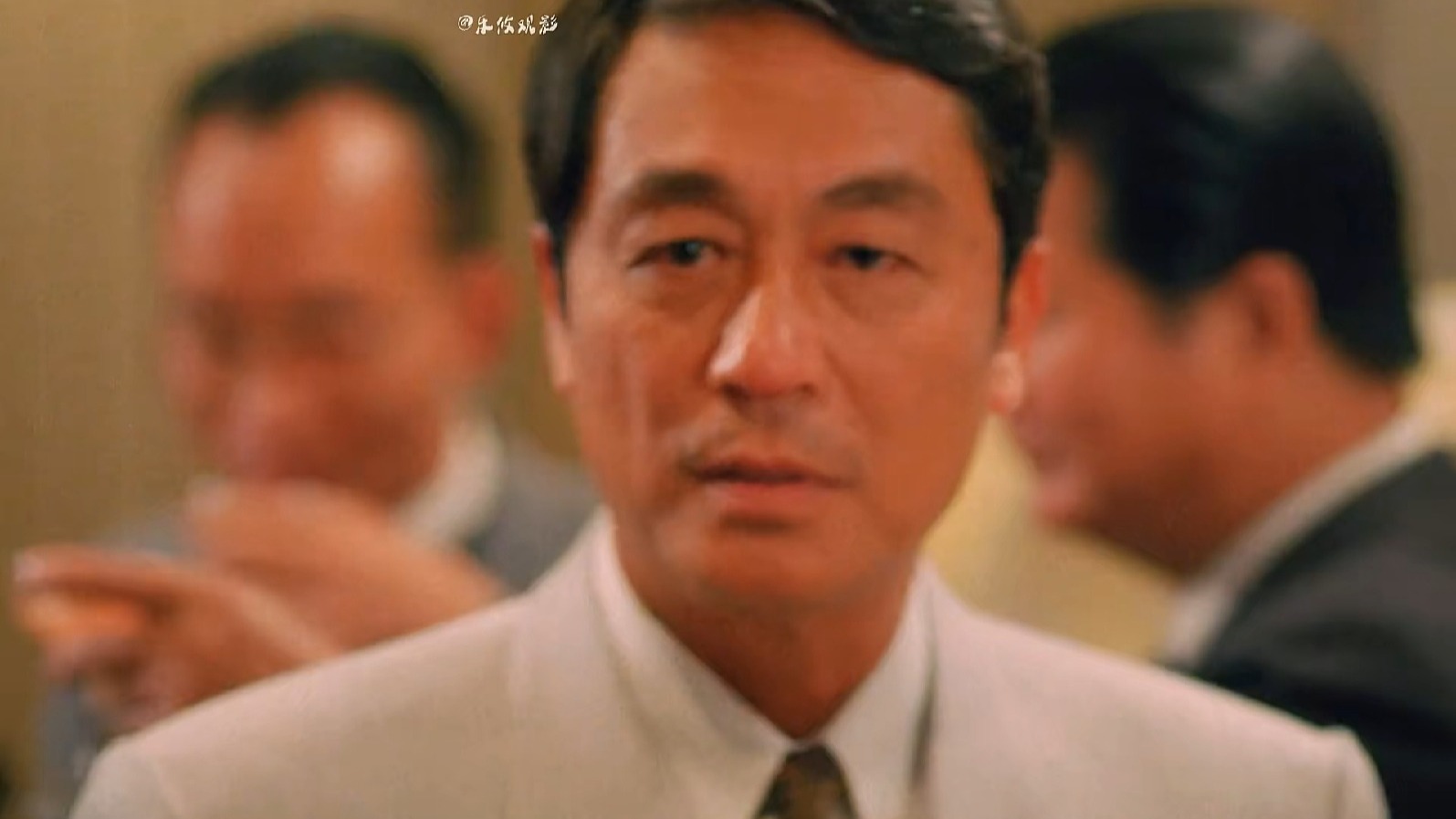 一口气8分钟,看完经典港片《轰天皇家将》