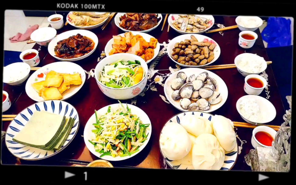 清明祭宁波传统习俗祭饭要求摆满一桌菜品种类10种老酒和饭食摆吉祥