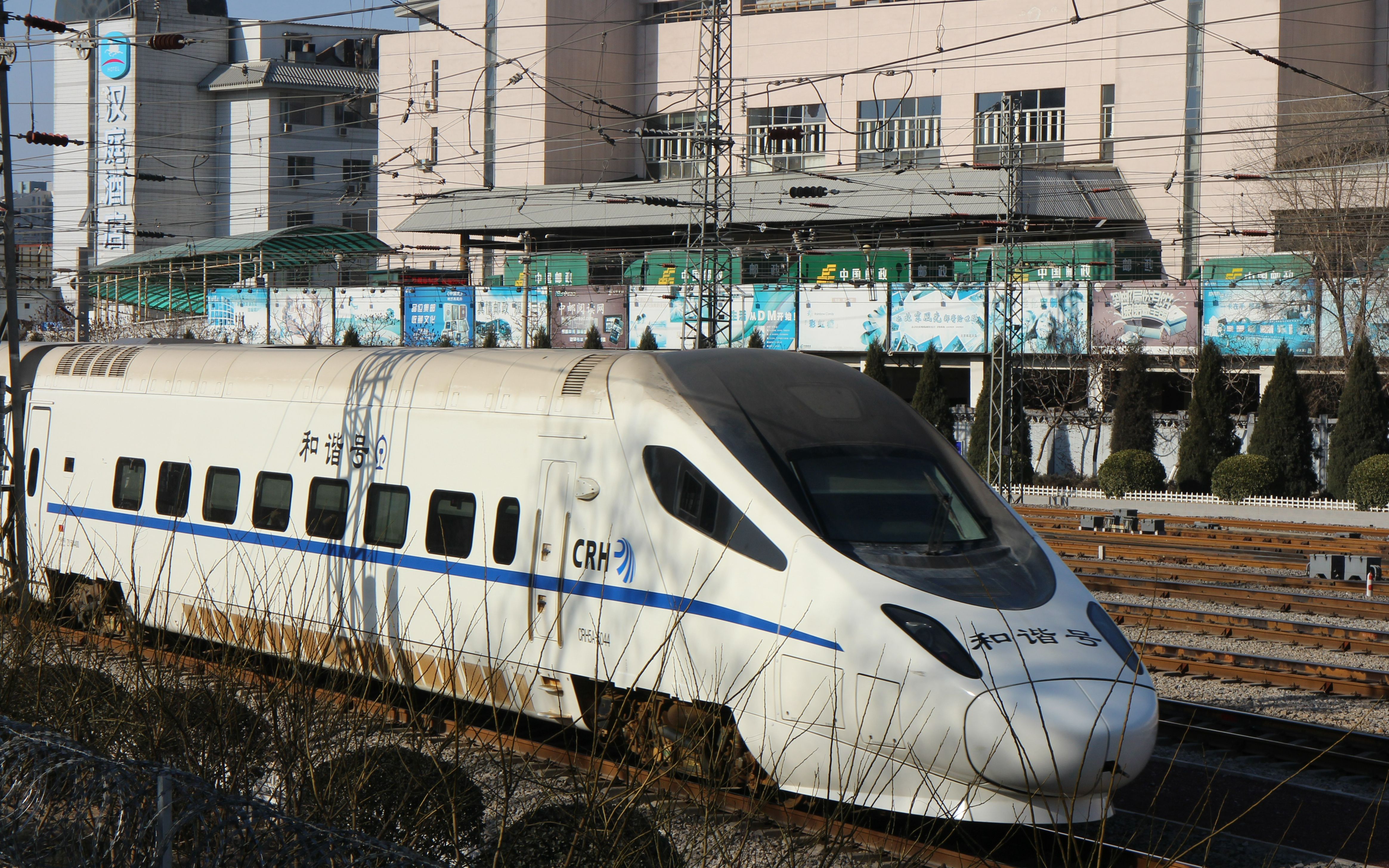 crh5a 5044-5087驶入北京西站(2014 12)