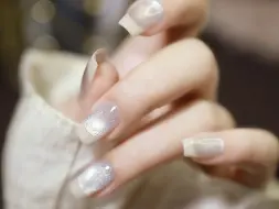 Tải video: 做一款追光法式美甲💅指尖上的璀璨星河🌸色号来源：vendeeni 维蒂尼美甲小灯泡猫眼+D3玻璃珠猫眼01+S8美拉德02