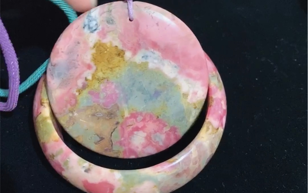 蔷薇辉桃花石手镯