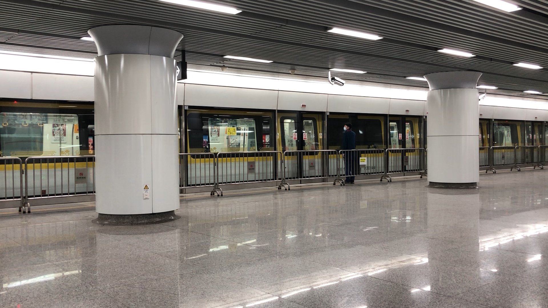 【杭州地铁】3号线列车进入武林广场