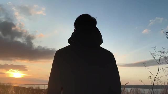 《坚强的男人》单身到成家,想放弃,坚持到美满幸福小家庭!