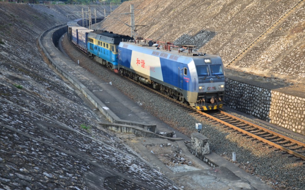 【南环铁路】【机车回送】宁局柳段hxd1c6492附挂宁局柳段df4dh4024