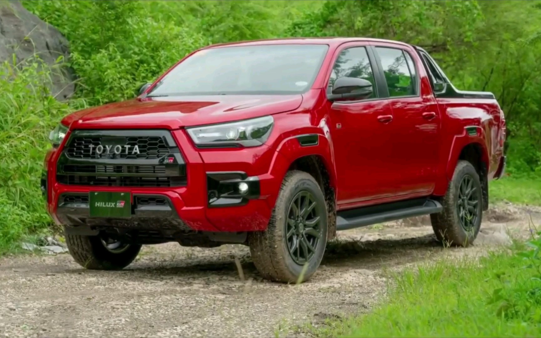 这就是丰田hilux gr运动版皮卡的真正实力,如果引进国内你会买吗?