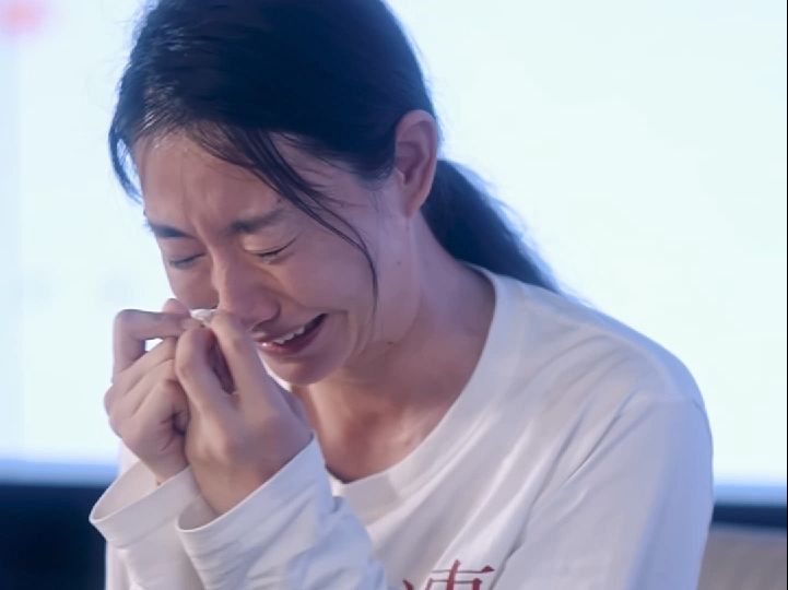 单亲妈妈回忆寻女十四年,哭成泪人