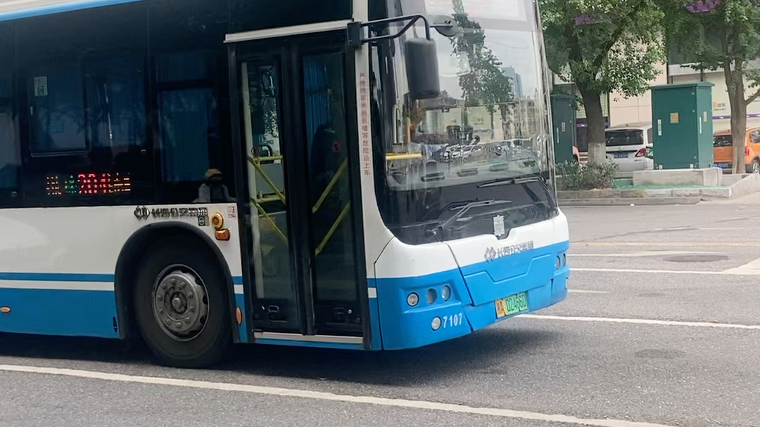 长沙公交204路,接驳磁浮快线的德普线路