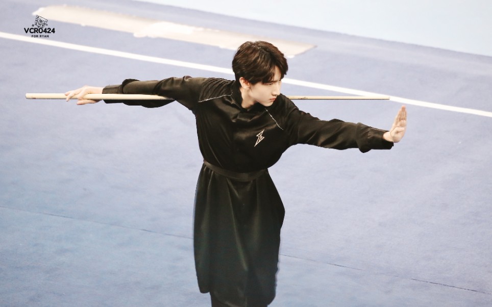 【r1se】少侠好功夫 看186的长腿帅哥耍棍赵让超新星运动会武术focus