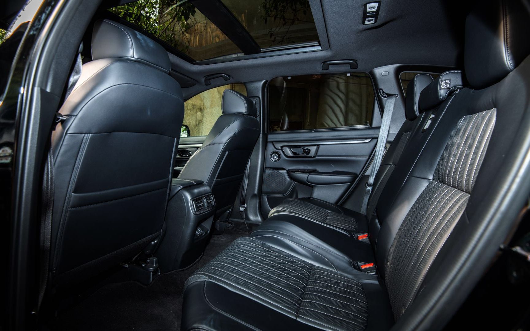 0l两驱锐·幻夜版视频说明书-车辆内饰_哔哩哔哩 (゜-゜)つロ 干杯