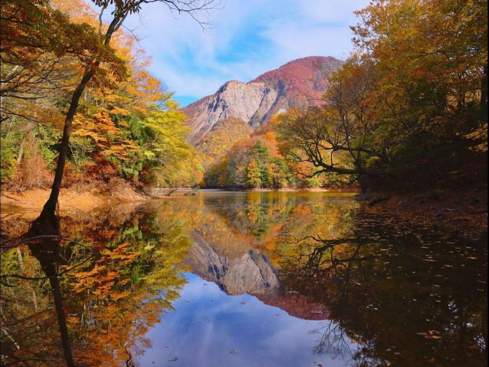 [图]【日本巡礼-高清4K】青森 白神 十二湖の秋 | Aomori,Shirakami Juniko in Autumn