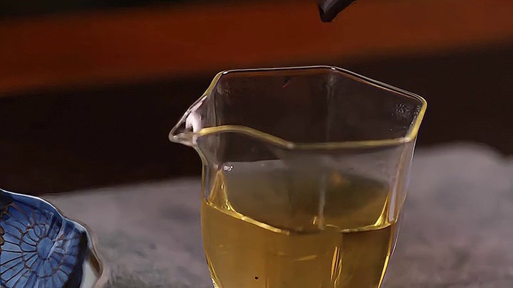 百年利永宜兴紫砂壶：美观与实用性的完美结合