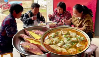 Скачать видео: 九九重阳节，天天奶奶给大家做酸汤饺子吃，汤香饺子美！