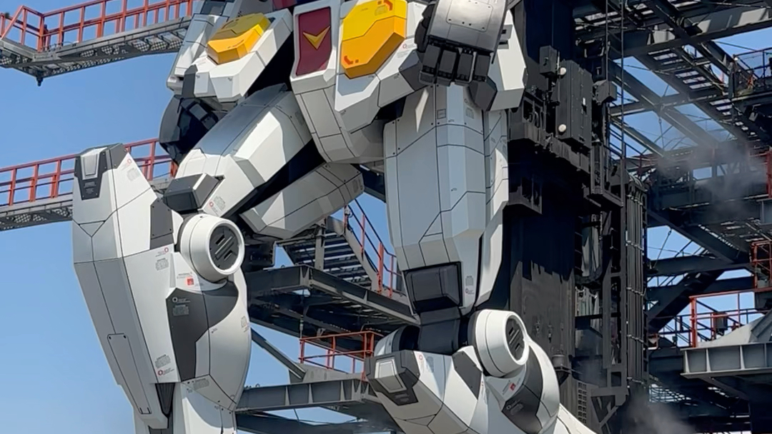 横滨元祖高达站立在大地上