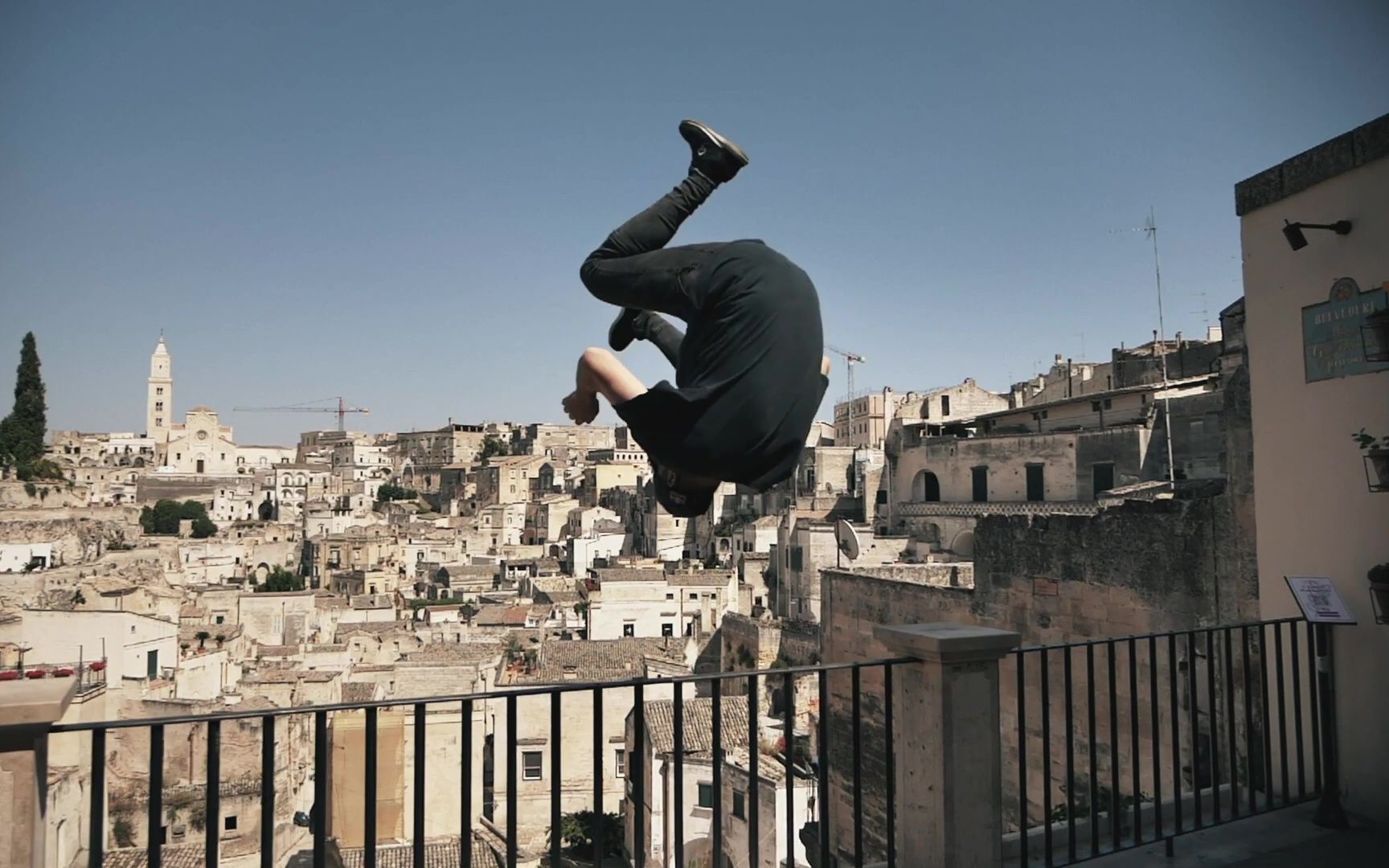 意大利小城的屋顶跑酷