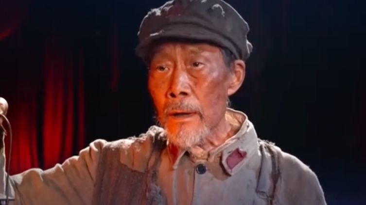 72岁“老戏骨”李雪健已无法说话，仅靠表情完成了 《长征颂歌》文艺晚会最动人的演出，总导演：没有谁能比他更适合来诠释