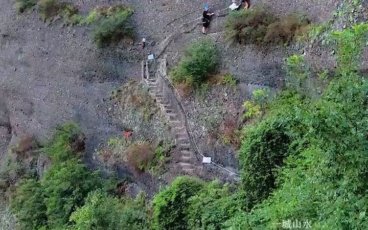 “诸葛亮修的剑门关”李白笔下的《蜀道难》,中国历史上唯一没被正面攻破的关卡!旅行推荐官剑门关悬崖峭壁哔哩哔哩bilibili