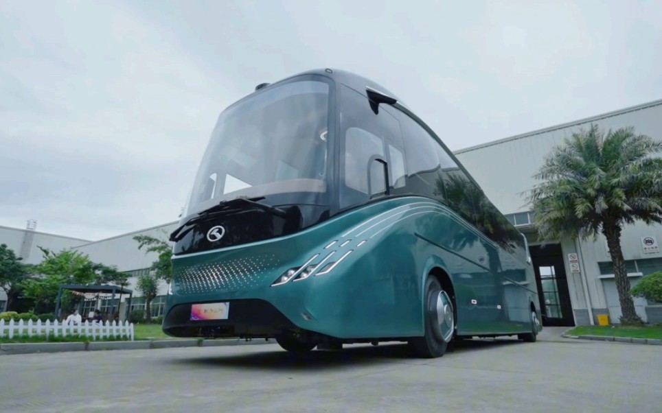 厦门金龙超级出行首款陆地公务舱mc数智大巴,全车搭载中禾两种调光