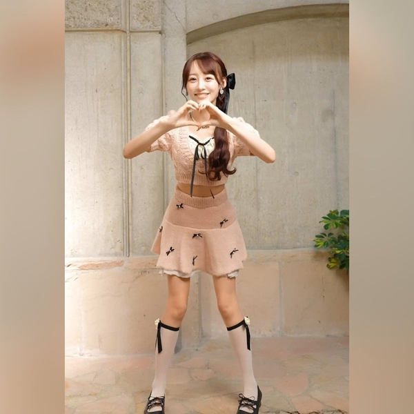 音嶋莉沙 直筆 ラブソングに襲われる ピンクニット LOVE 19thシングル