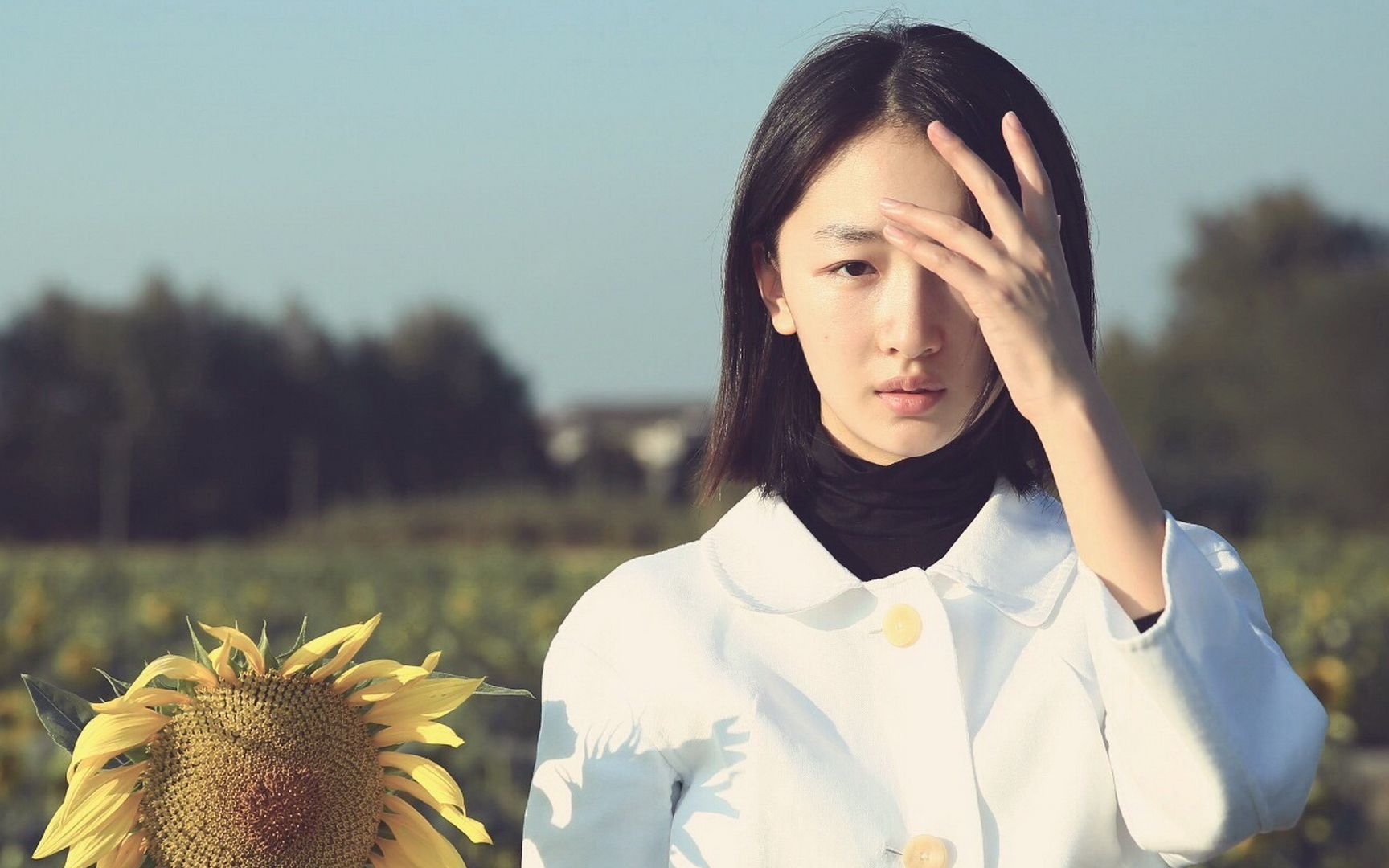 《阳台上》周冬雨饰低智少女演技炸裂