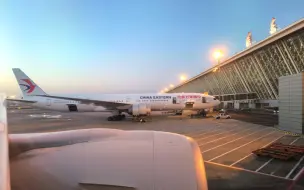 Скачать видео: GE90的咆哮，东航B777起飞原声